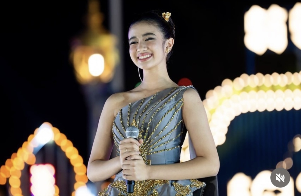 Norodom Jenna正式踏入演藝領域。
