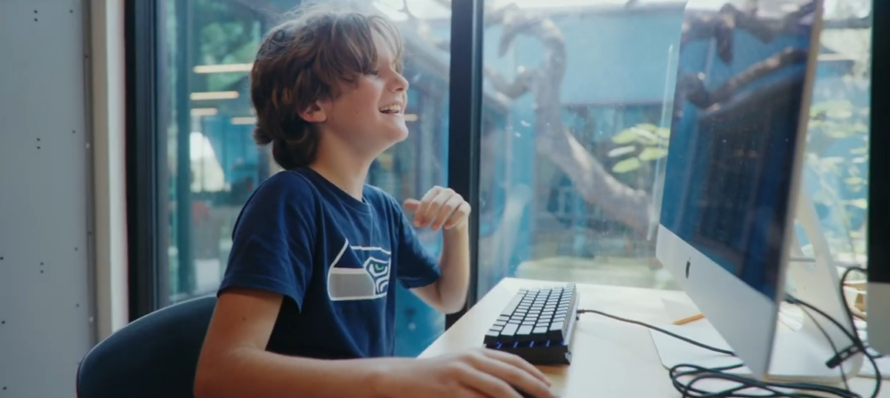 透過人工智慧系統進行個人化學習,只需兩小時就能完成核心學科內容。