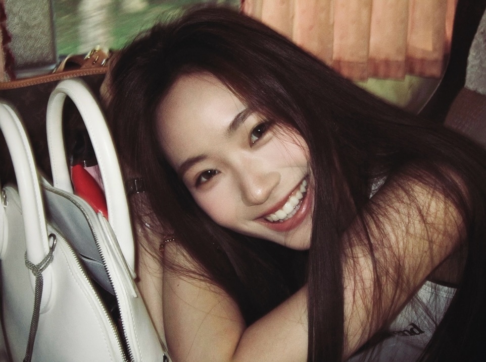 在大部分青少年還在煩惱該穿哪雙鞋上學、煩惱IG要發什麼文時，Lily的成長過程早就被鏡頭捕捉