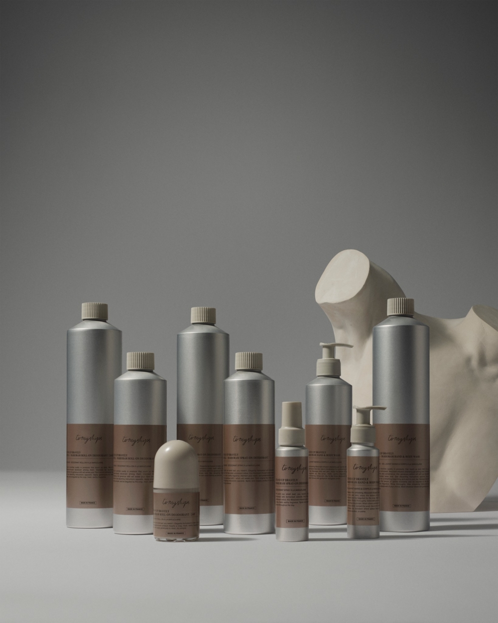 設計更為簡練、環保，瓶身多為鋁製，可補充使用