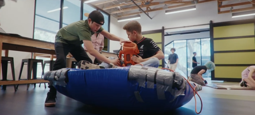 「兩小時課堂+餘時探索」的教育模式讓學生有充裕空間追求興趣。