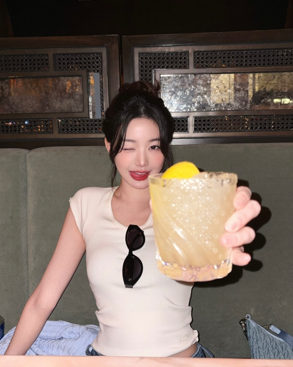 簡單、實穿的基本款,正悄悄取代那些過度裝飾與繁複剪裁的設計