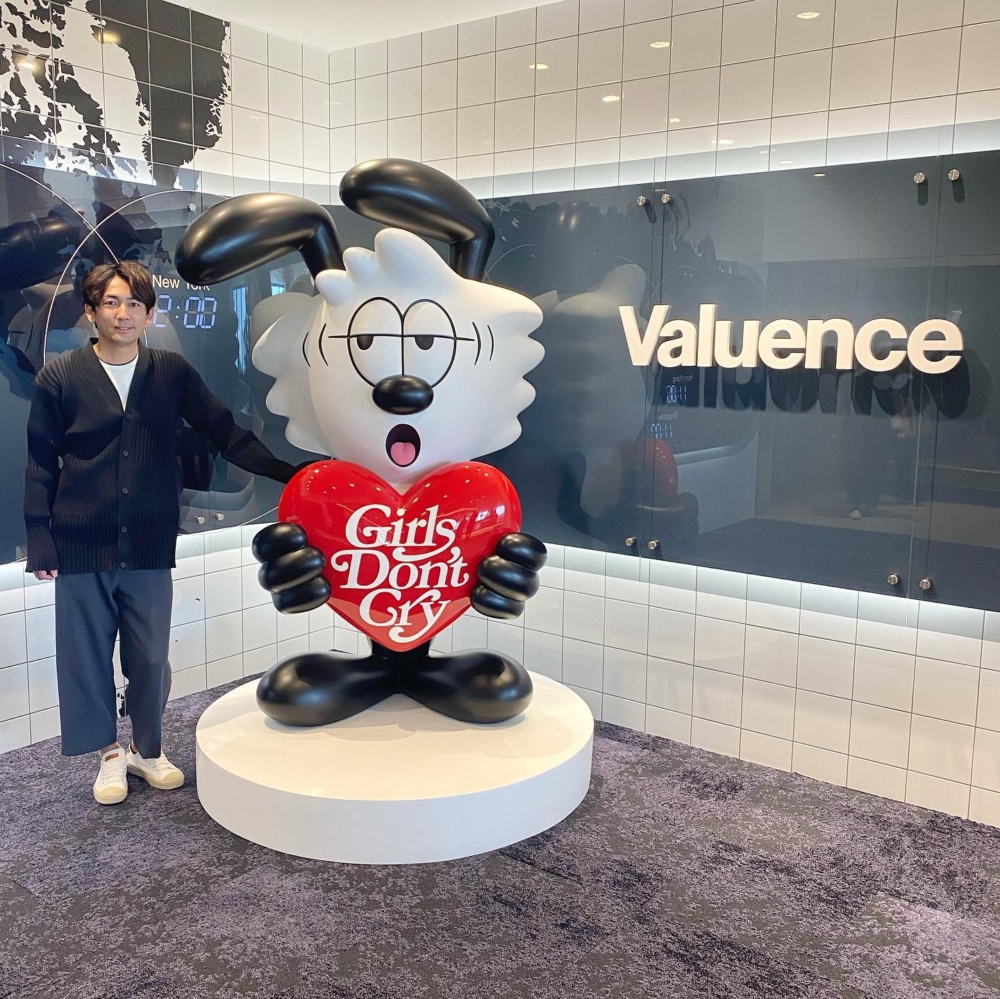 他深諳話題行銷之道。將「全球最稀有手袋」收入囊中,本身就是一場轟動全球的免費宣傳。