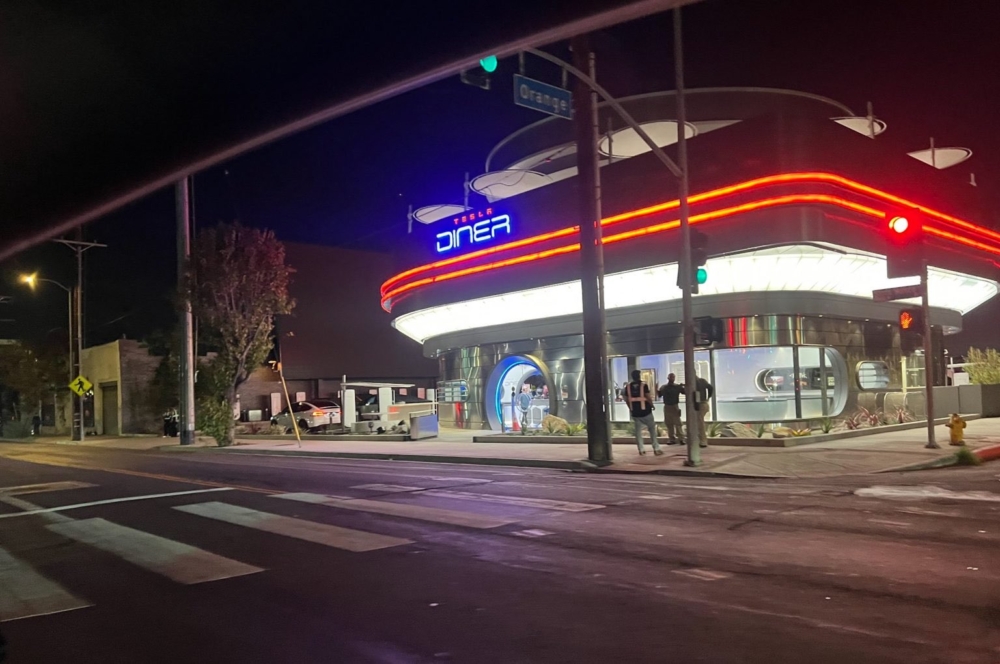 該打卡還是該點餐？先兩個都來吧！