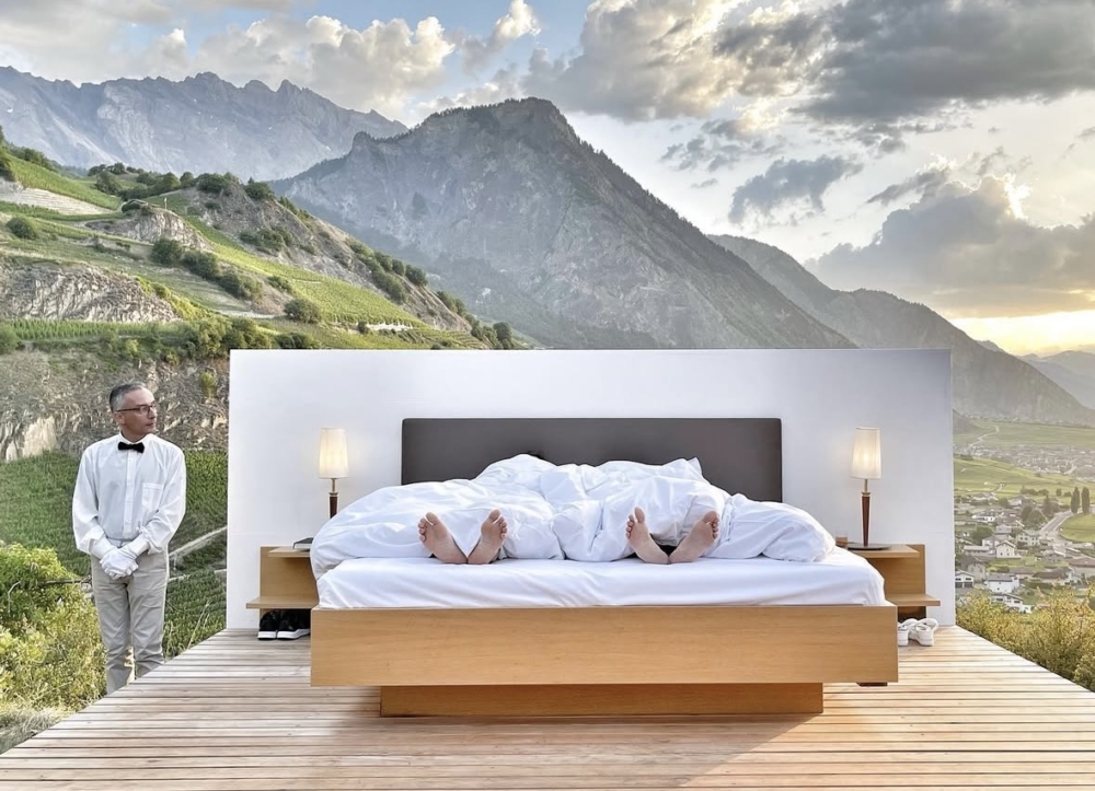 瑞士的Null Stern Hotel,以一張床鋪佇立在阿爾卑斯山野間,重新定義「住宿」的意義。