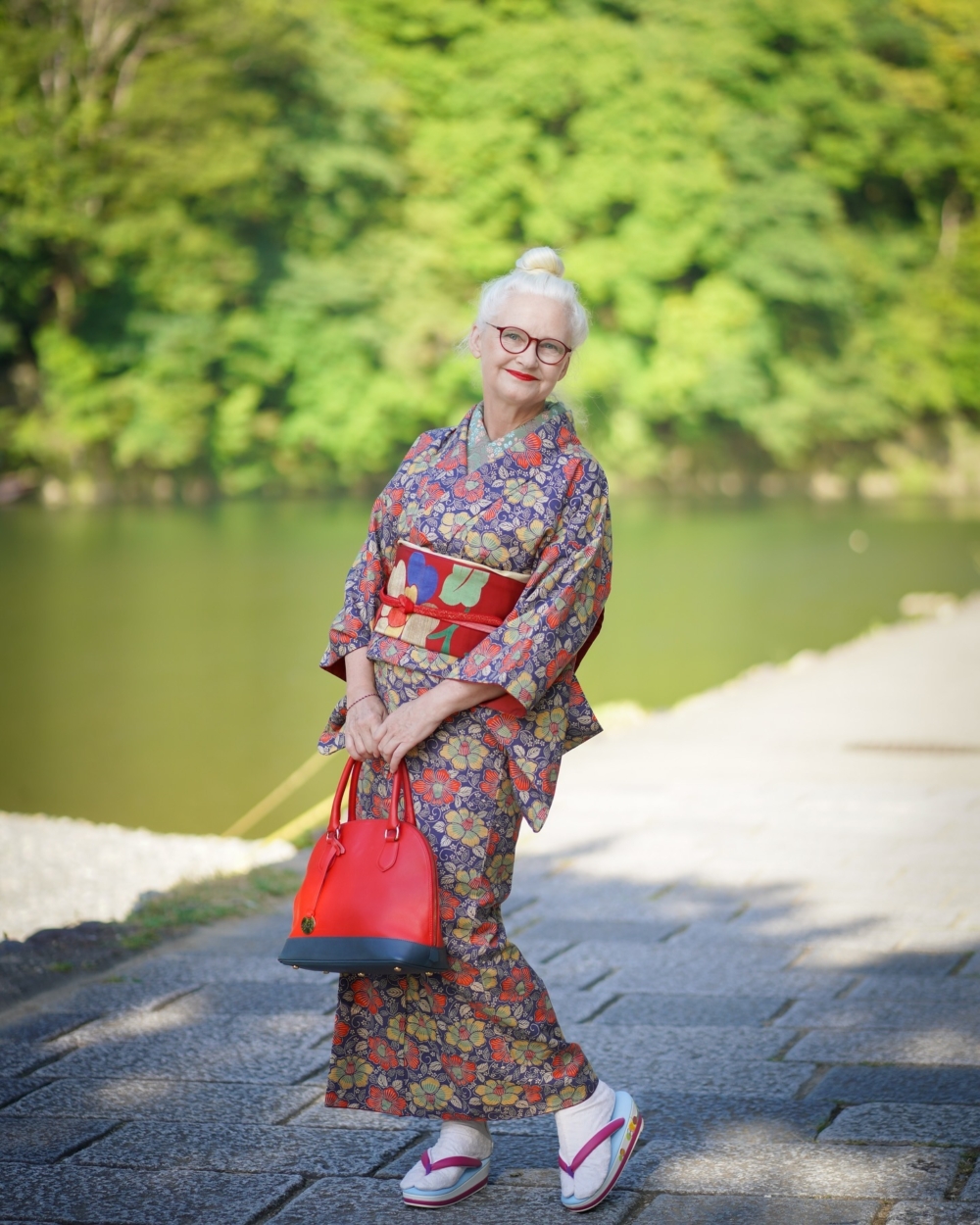 Sheila 擅長從傳統中玩出新花樣，經常以大膽配色和創意穿搭來詮釋和服之美