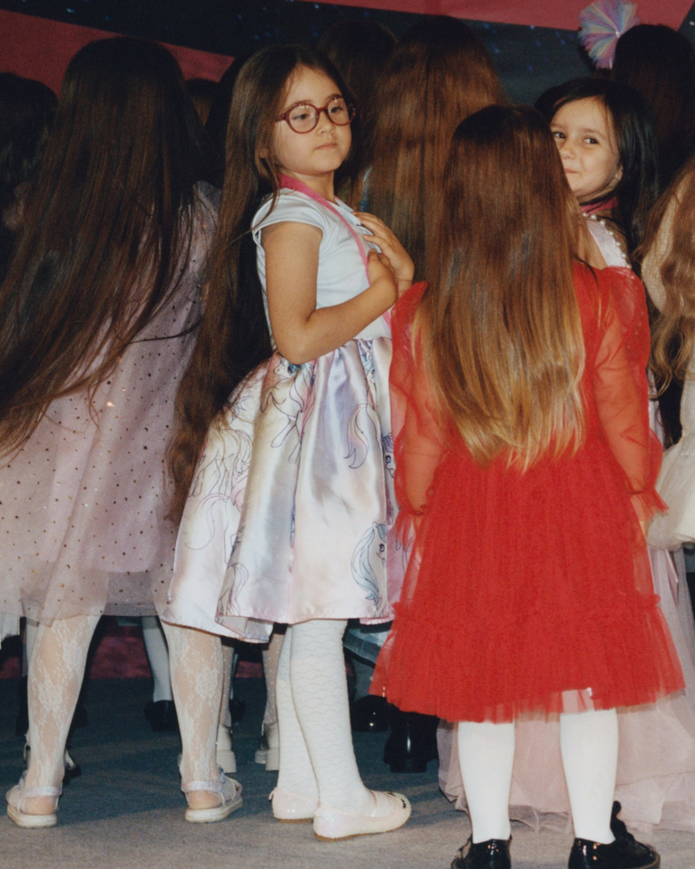 女孩從小被教育要珍惜自己的頭髮