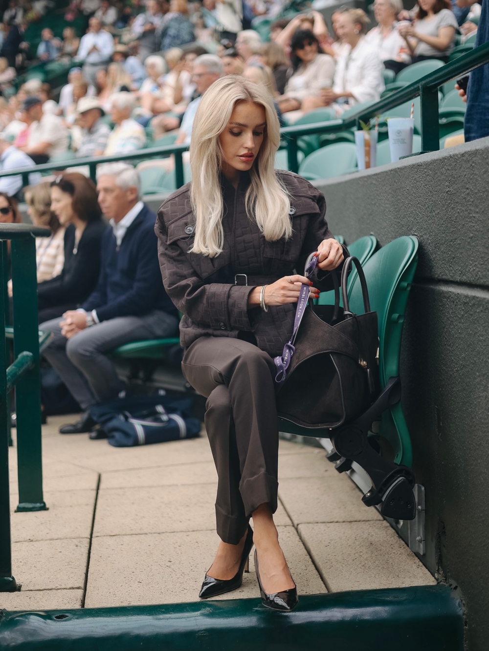 她也坦蕩蕩地承認,自己的網紅事業,就是建立在男友的網球生涯之上