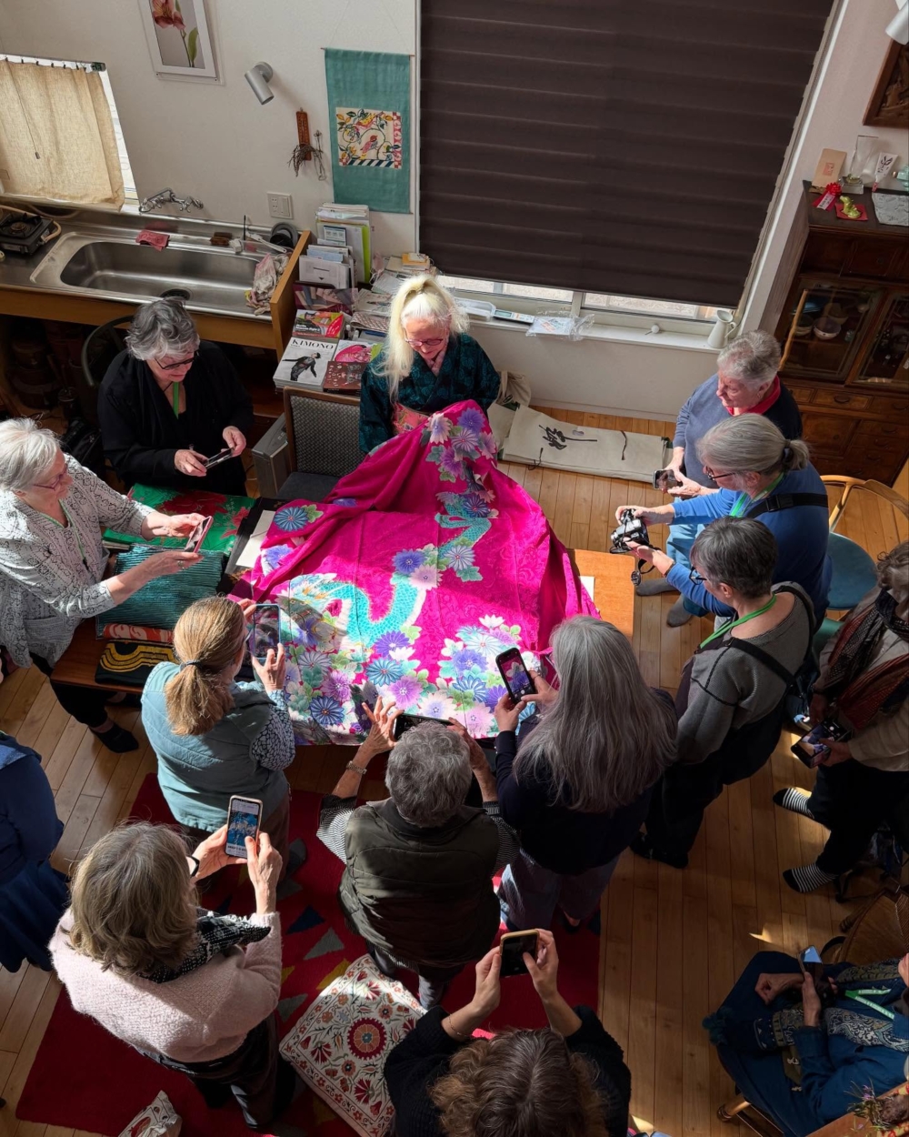 Sheila發現，每件老和服其實都是資訊的寶庫，往往蘊藏著年代、產地、製作者與家族記憶等線索