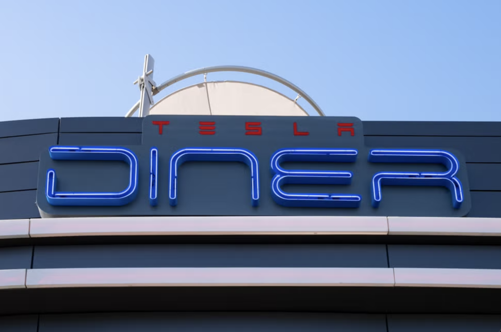 亮點一：飛碟造型 × 50 年代復古靈魂