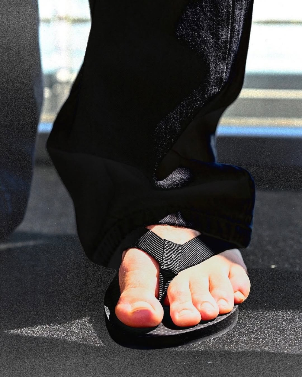 穿夾腳拖走紅毯瞬間被全球追捧