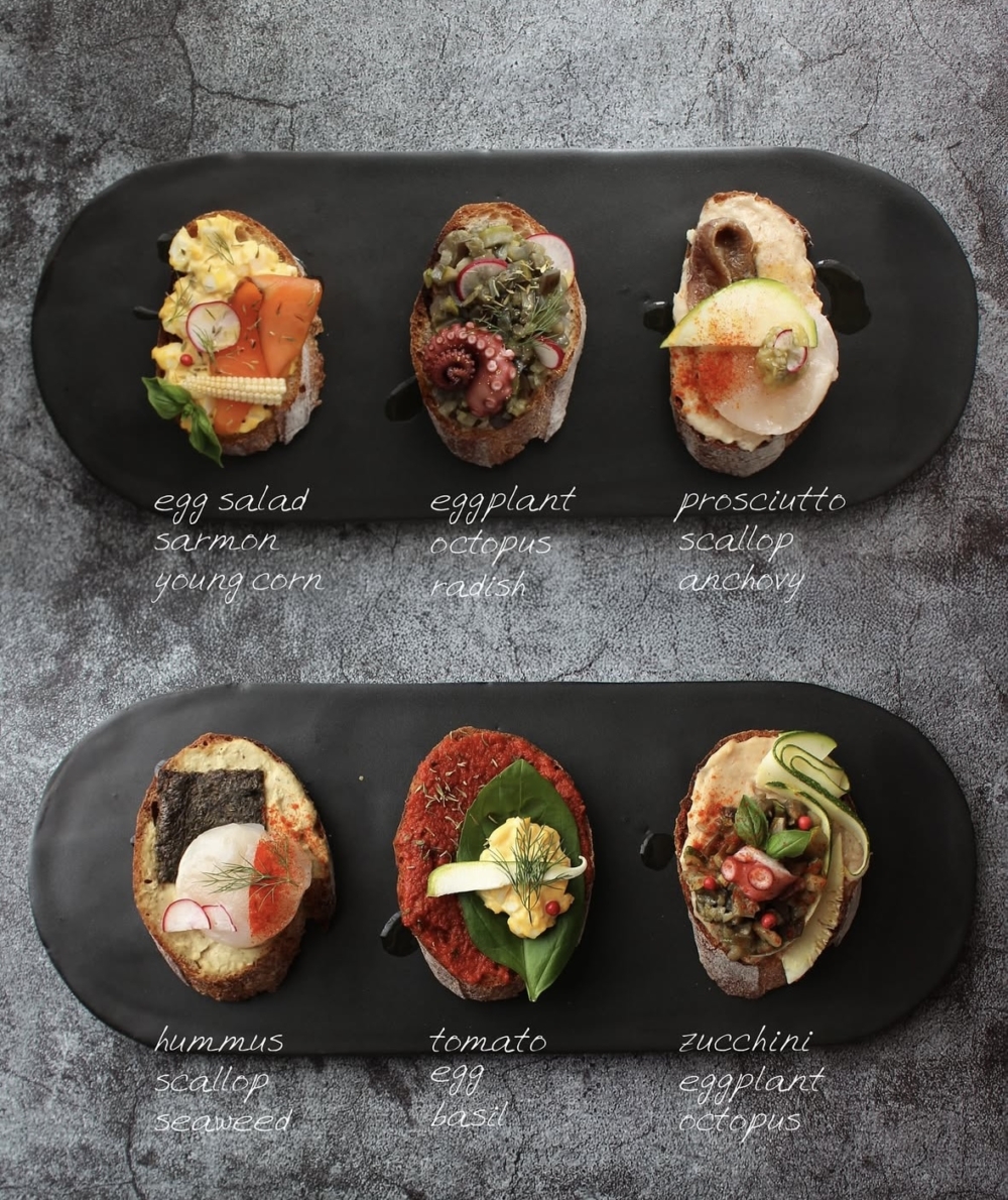 以吐司為畫布,將早餐從日常所需,轉化為一場場當代藝術的即興演出。