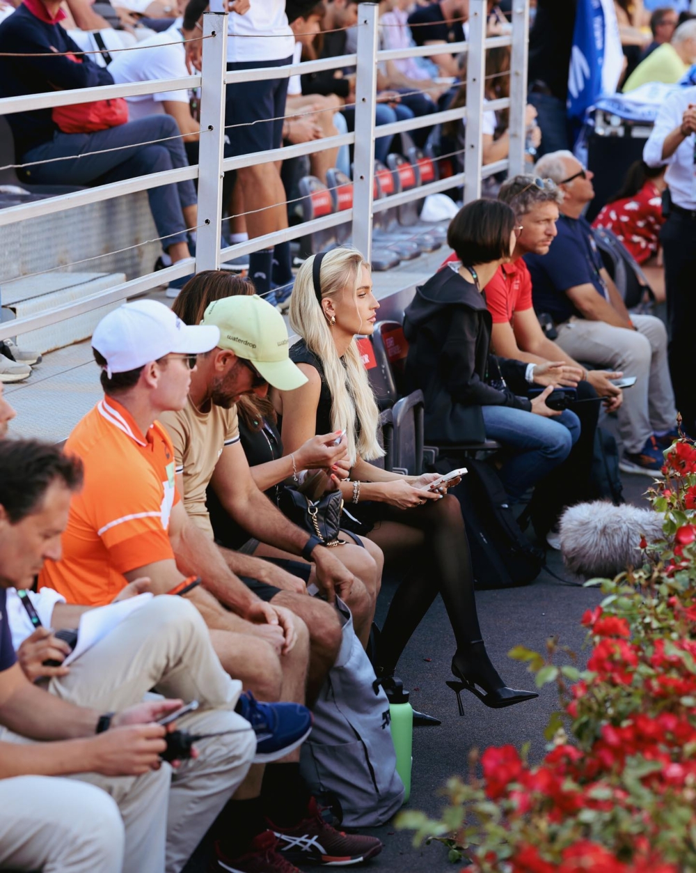 無論是精緻的運動風,還是優雅的晚宴造型,她總能在眾多 WAG 中搶鏡