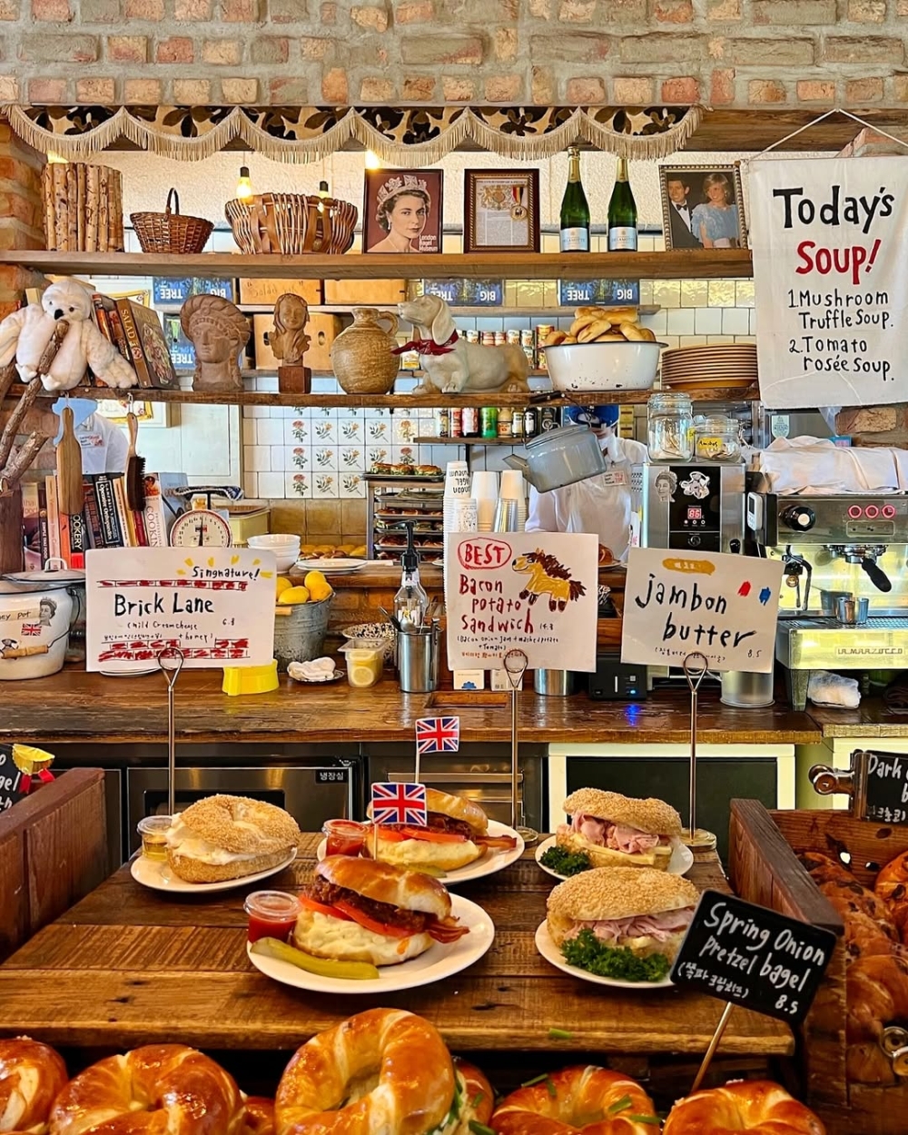 以英倫復古風為主題的時尚貝果店