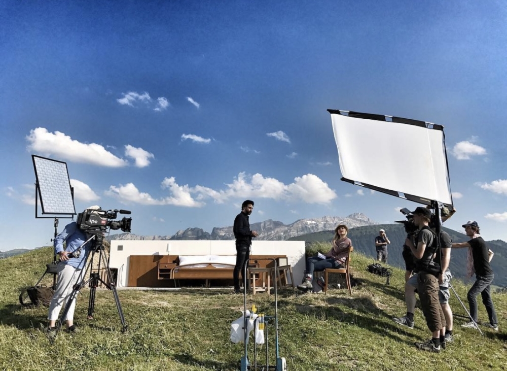 當四周被山嵐取代了牆、星空成為燈飾、沈默取代了Wi-Fi,住進這樣的空間,也許住進的是一種簡單。