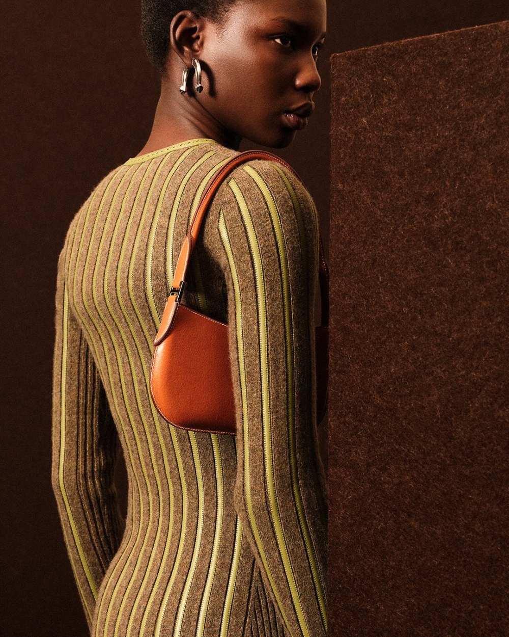 超過 50 位家族成員迅速成立名為 H51 的控股公司，將超過 50% 的股份鎖定 20 年