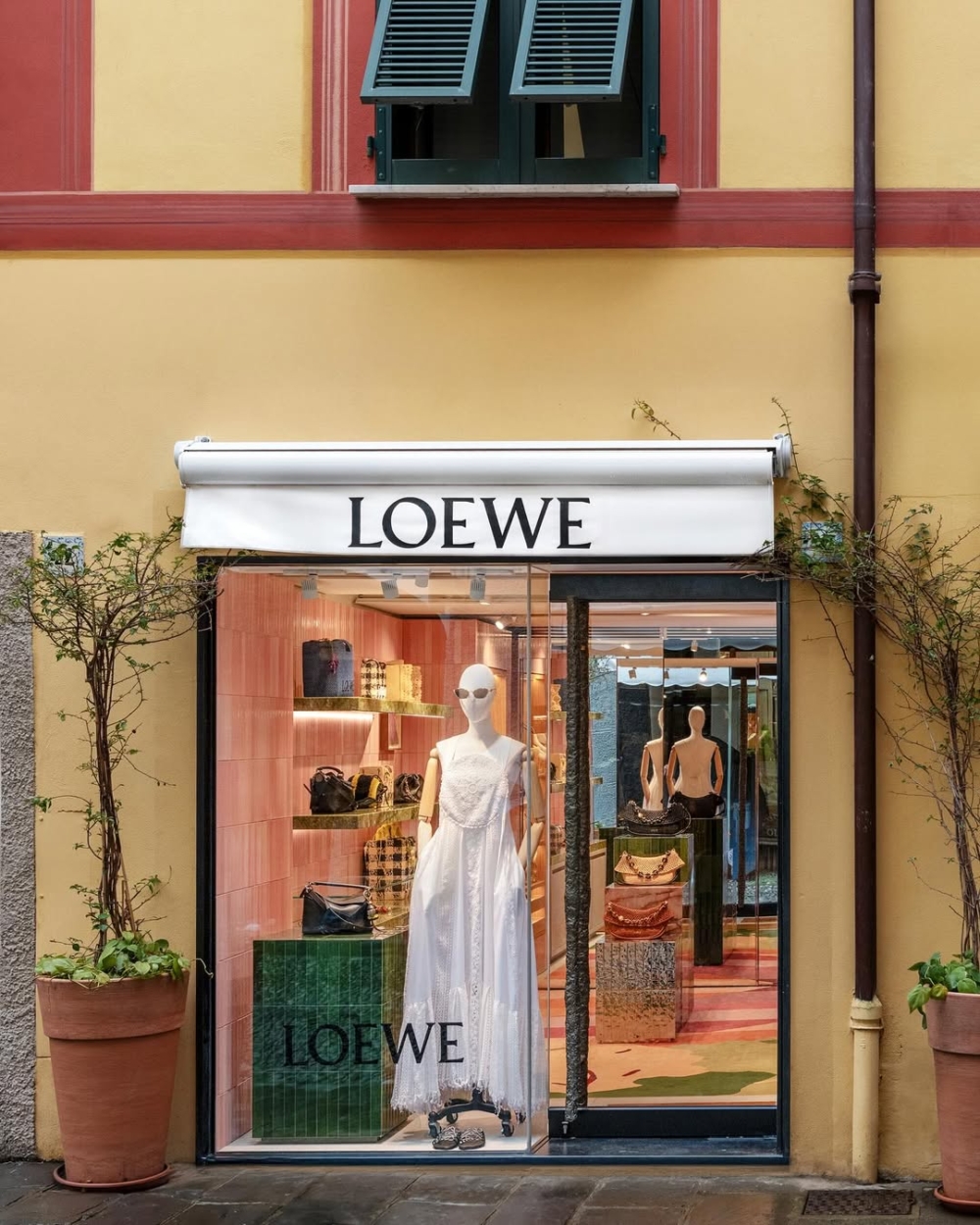 LOEWE雖然仍保有第二名的位置,但明顯感受到聲量下滑的壓力