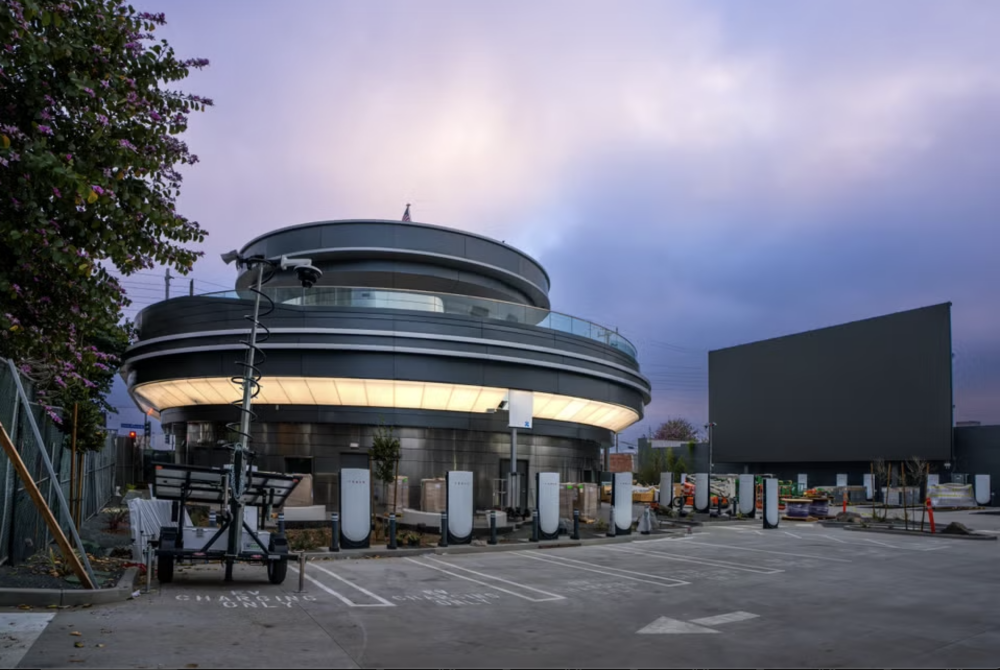 地理與文化策略：選址洛杉磯、打造影視與潮流交織地標