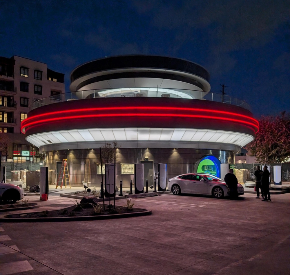 Tesla Diner洛杉磯首店即將開幕！懷舊只是入口，科技才是主菜。Tesla Diner，可能是你今年最值得期待的一場「用餐冒險」。