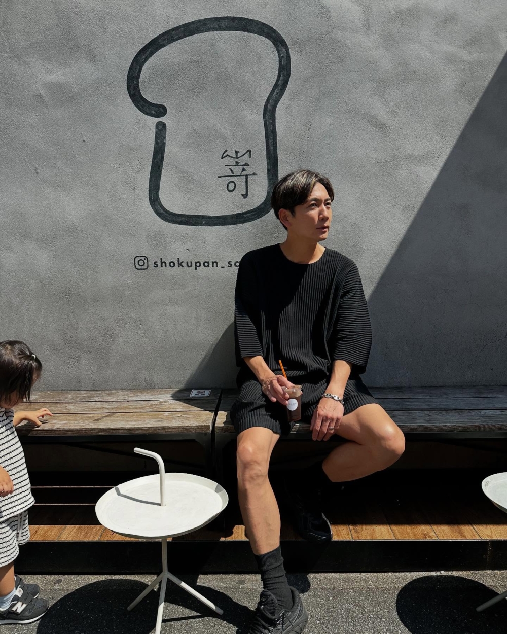 嵜本晋輔,也就是此次 Birkin Bag 的得主,年輕時曾是日職 J 聯盟大阪鋼巴隊的職業足球選手