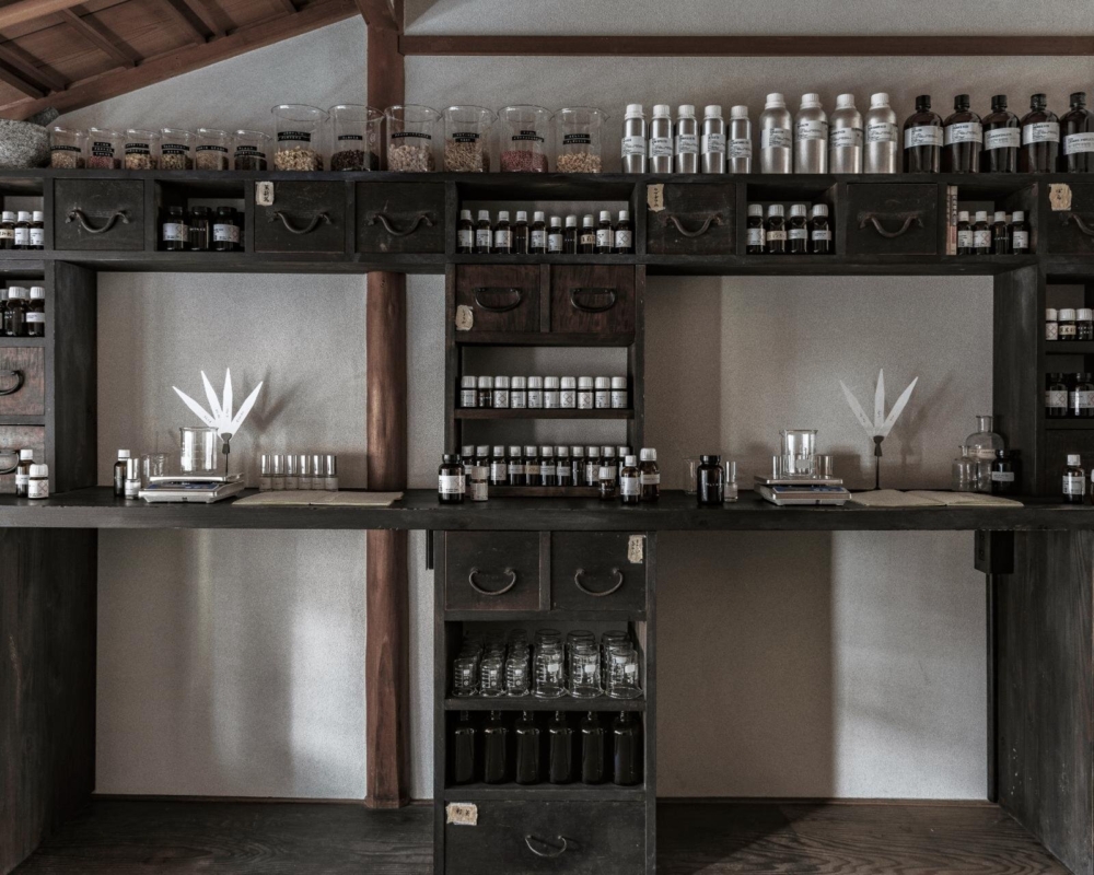 根據調查，73% 的 Z 世代每周至少用三次香氛，他們熱衷打造「香氛衣櫃」