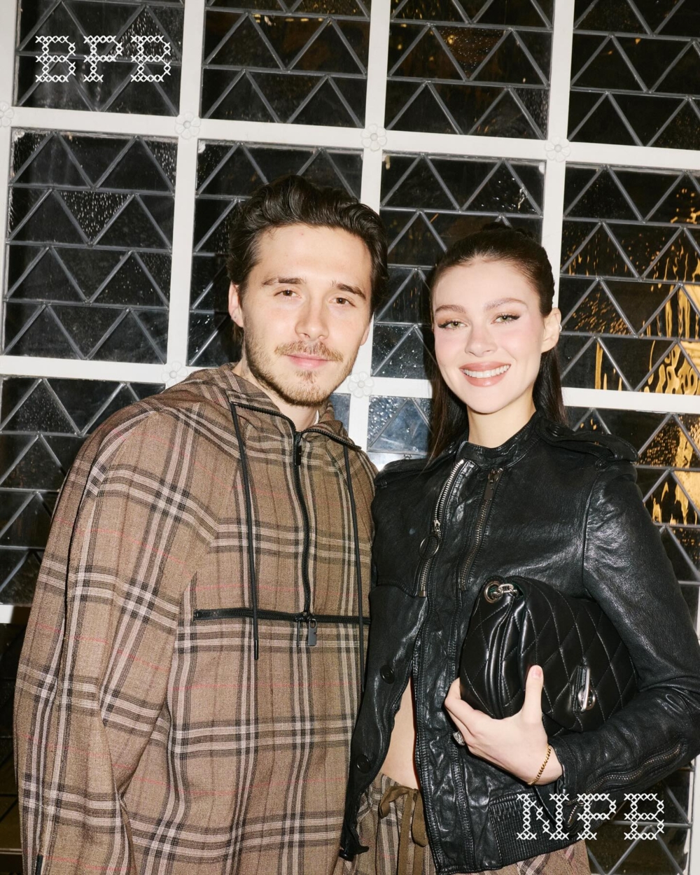 Thomas Burberry發明了一種名為Gabardine的防水布料