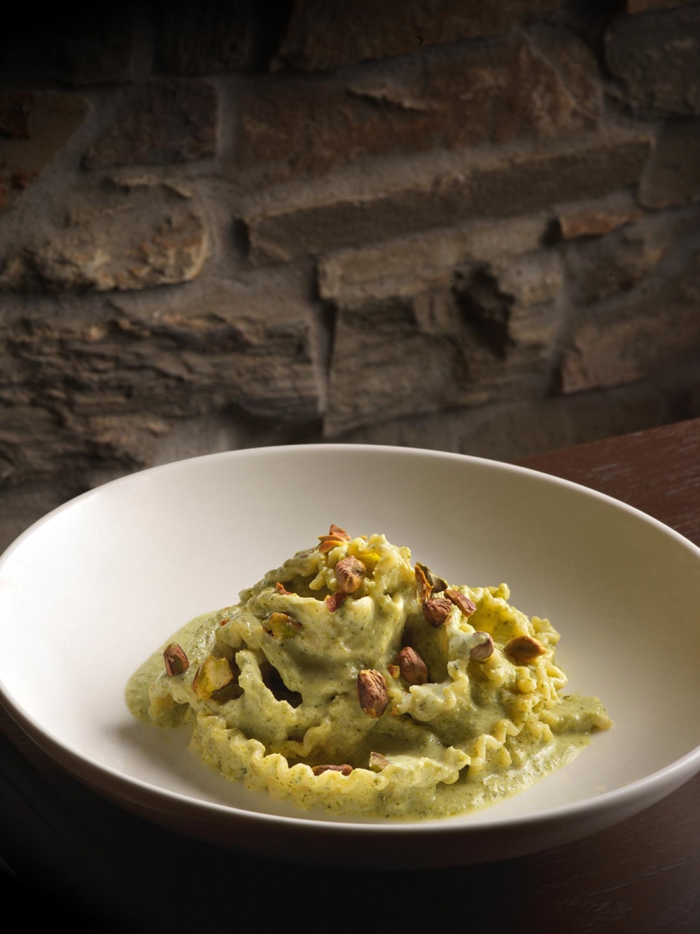 Mafaldine（午市特選）波浪狀闊麵口感煙韌彈牙，每一條都緊緊裹住羅勒青醬與新鮮西蘭花苗，撒上微香烤開心果碎與細膩芝士，層次分明，輕盈而不失豐富感，是素食者的理想之選。