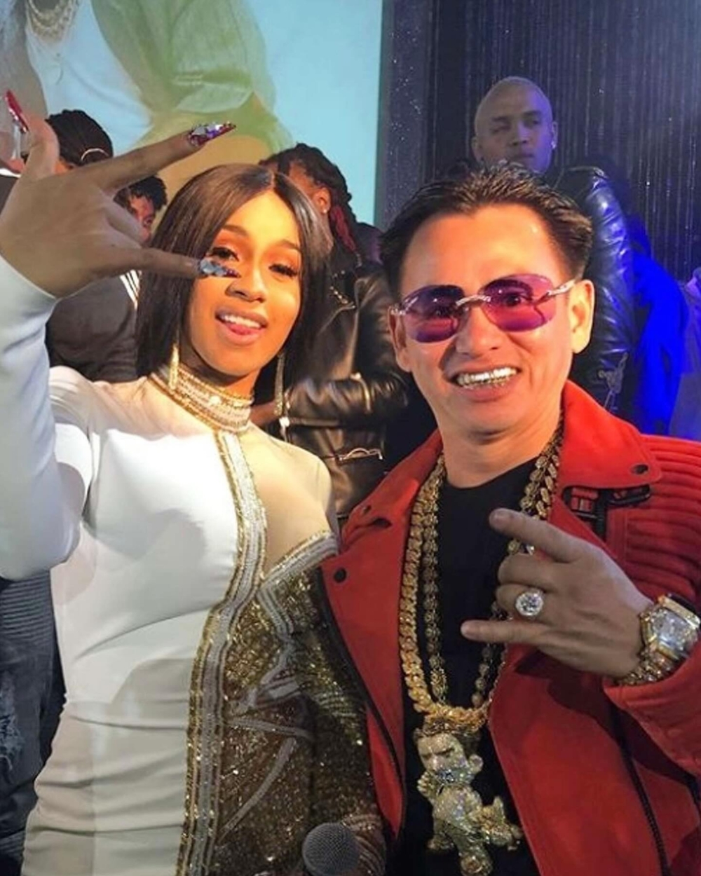 他懂得把珠寶變成態度,懂得結合文化與潮流,更懂得尊重每位客戶背後的故事