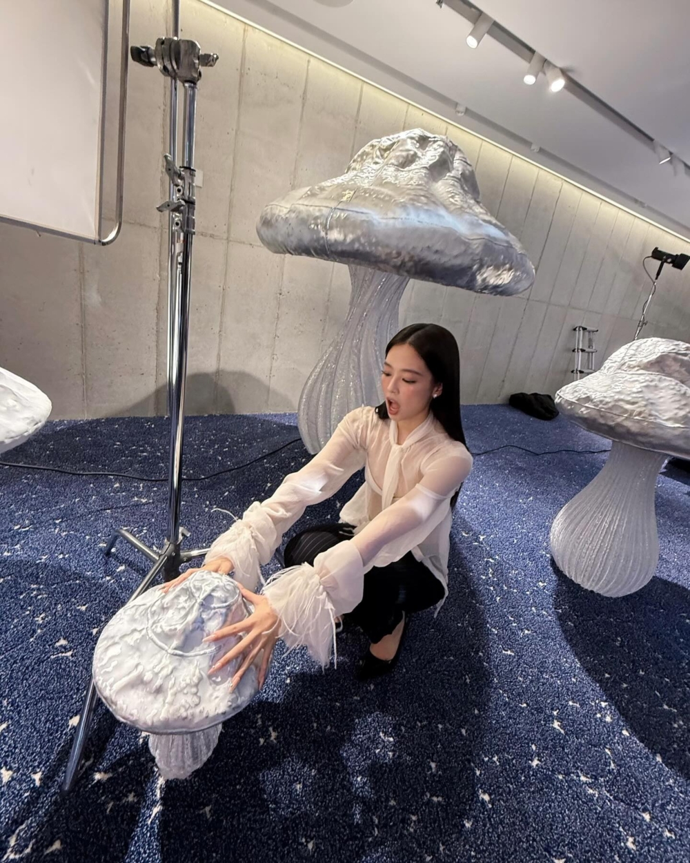 觀念裝置，呈現前衛、純粹的視覺與嗅覺對話