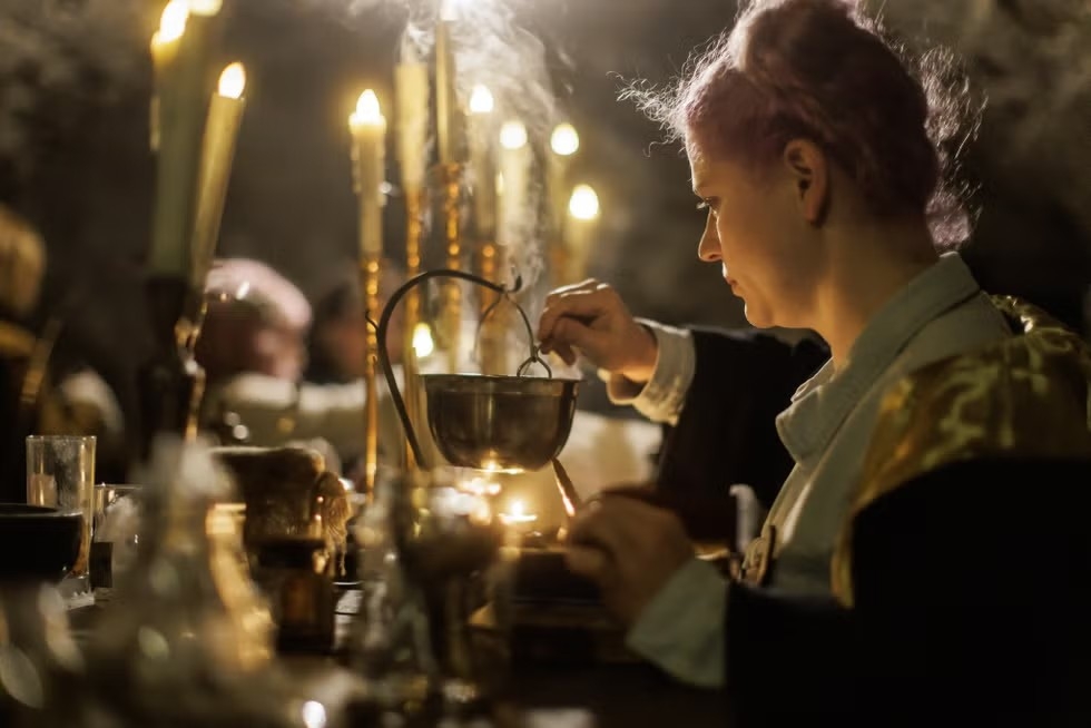 參加者可自由選擇是否參與主組織的劇情，也可以走自己的劇本。