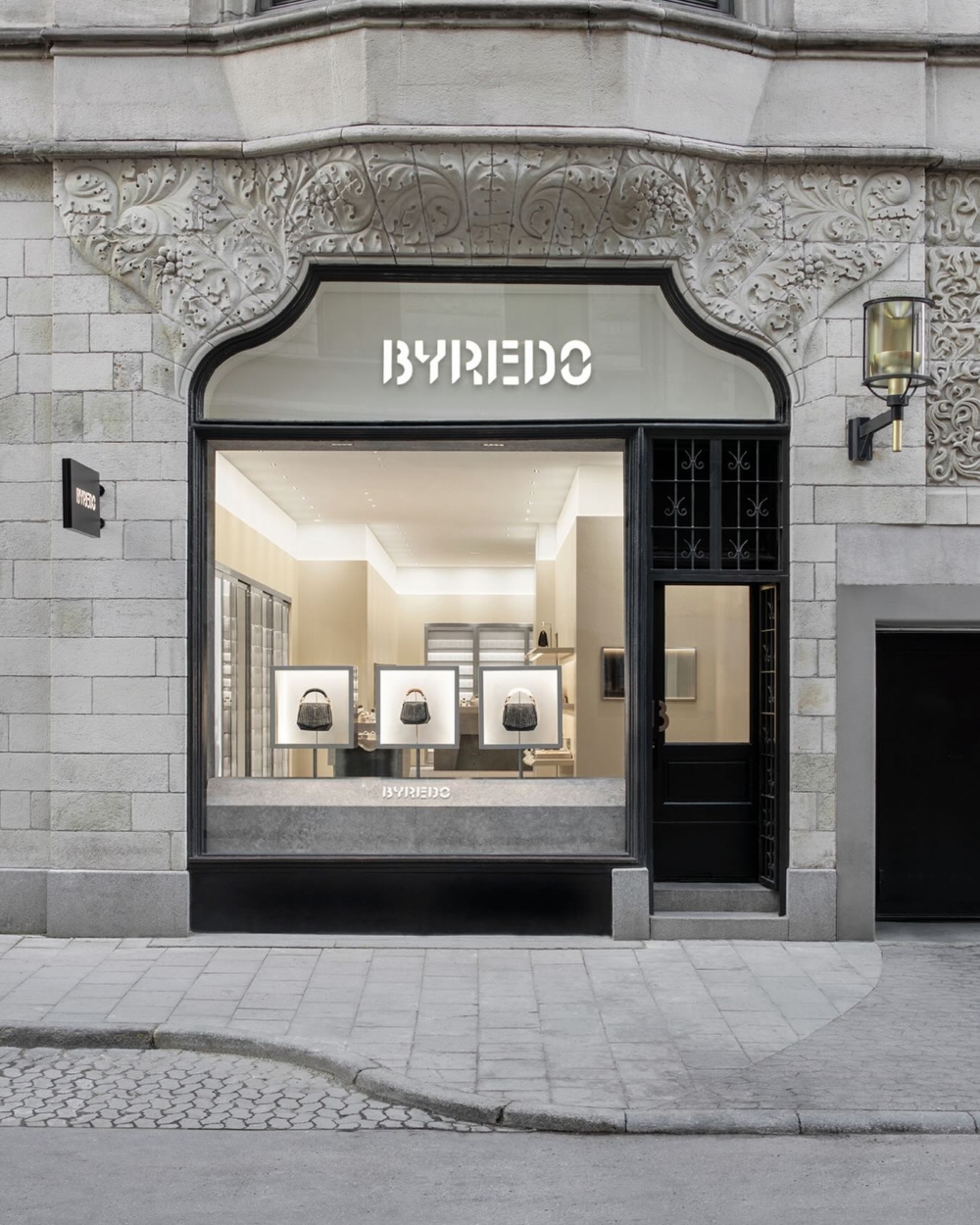 街邊香氛店多選擇具有歷史或文化感的重要建築開店