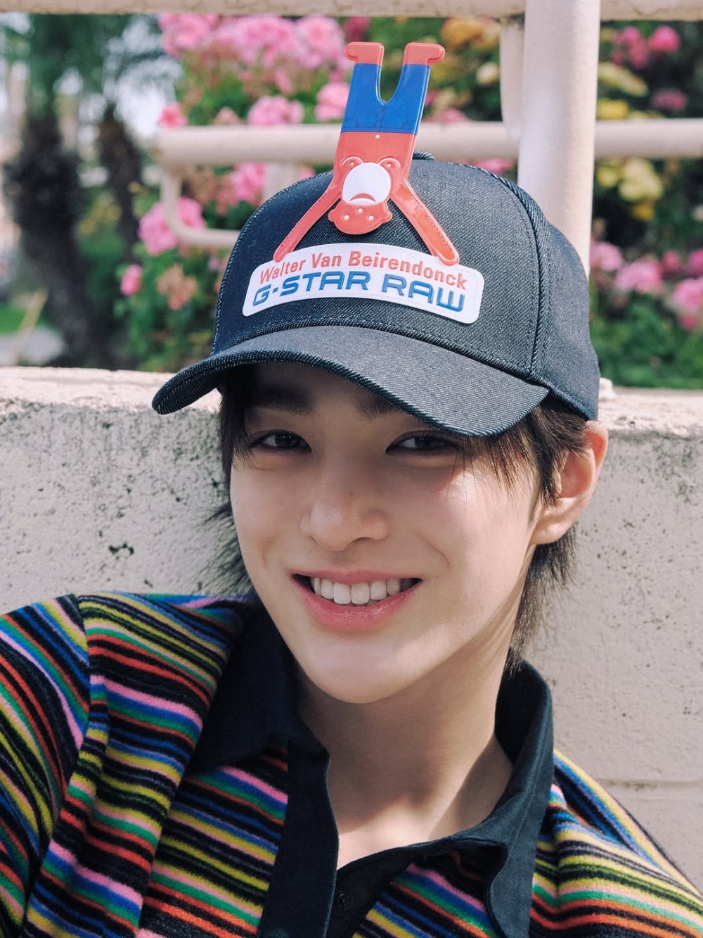 清秀俊美的外型加上天然的氣質，讓他一登場就成為焦點