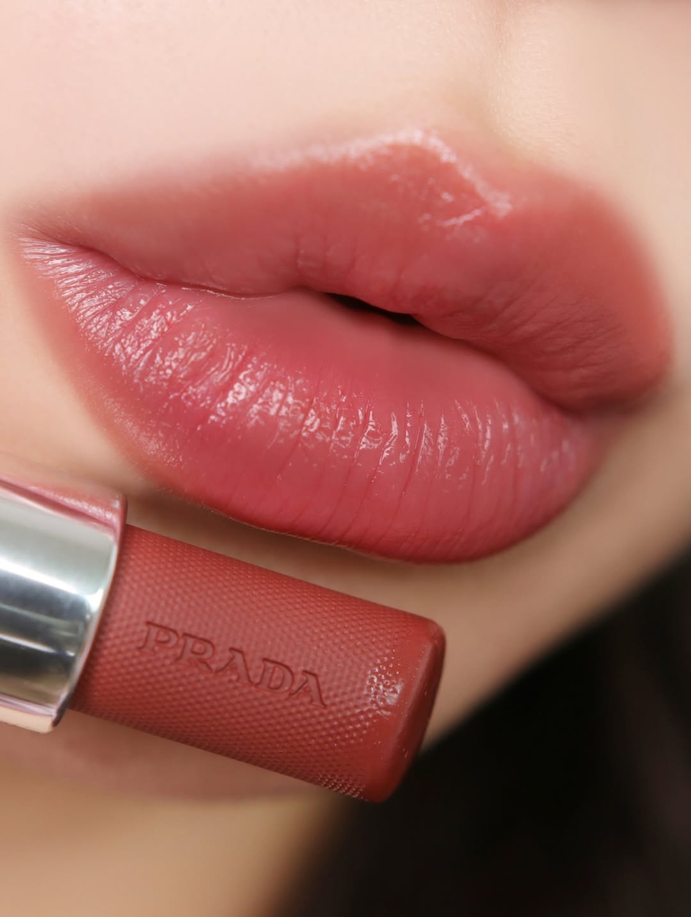 #U020 稜光紅則是溫柔暖紅,潤澤自然