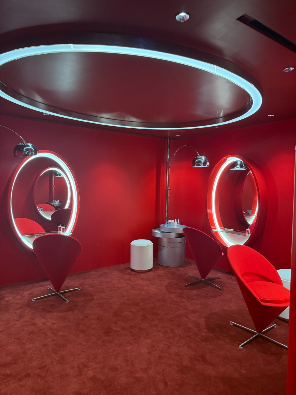 現場還有試妝鏡