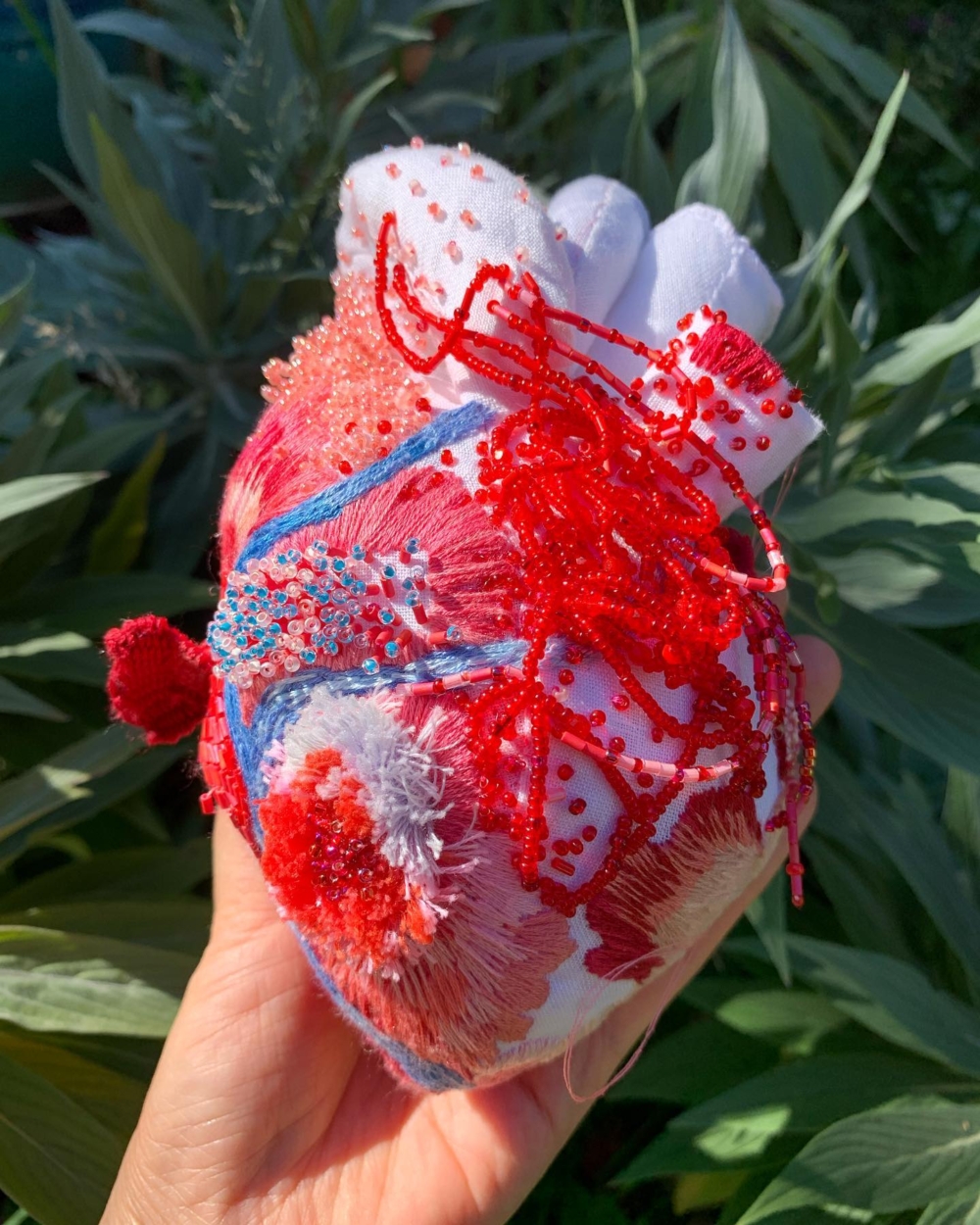 她的創作不僅是物件,更是一種儀式