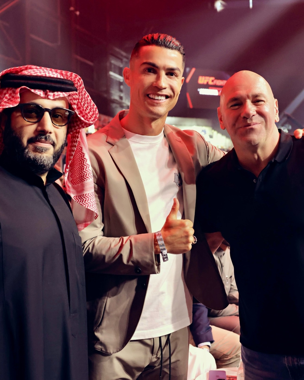 「Billionaire Laugh」迷因的爆紅並非偶然，它精準地捕捉了大眾對於極端財富的複雜情感投射