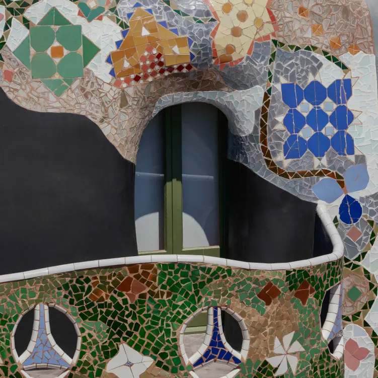 以「時間考古」般的耐心,逐層揭開歷史的塵封,重現1906年落成時的風采。