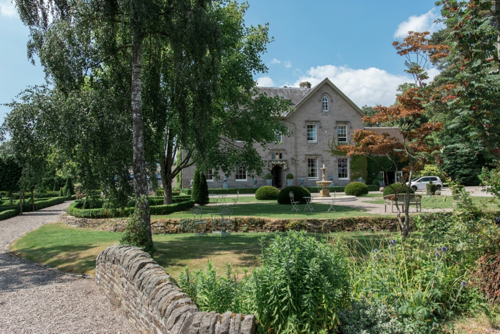 這也創造了一種新的社會階級,一個人的安全需求,賦予了他監視所有人的權力