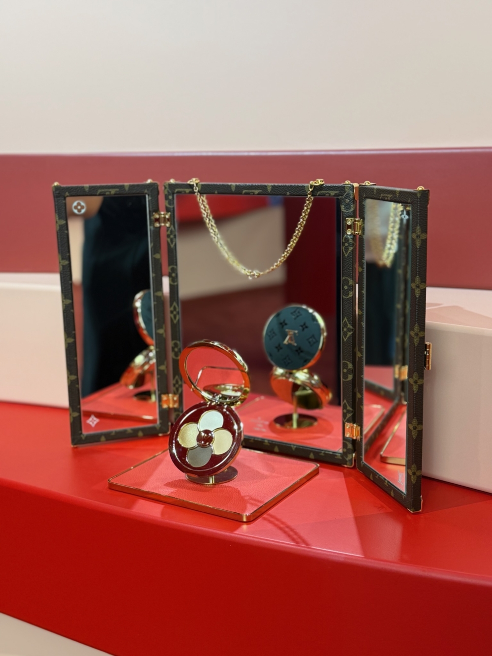 LV Ombres眼影盤則有8款,每盤結合3種日常色與1種驚喜色