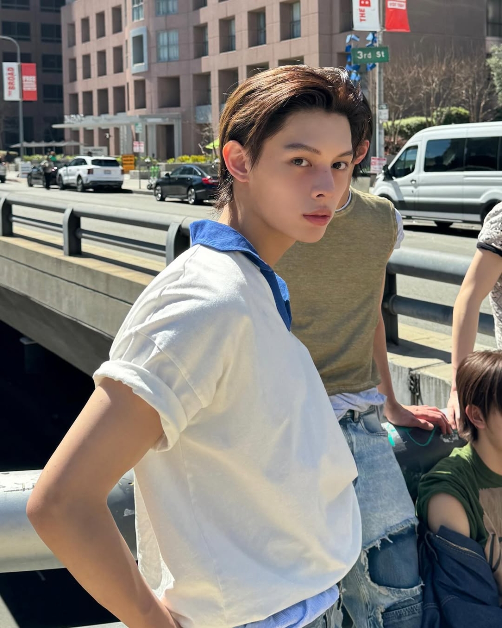 他是港泰混血，會講中、英、韓、泰4種語言