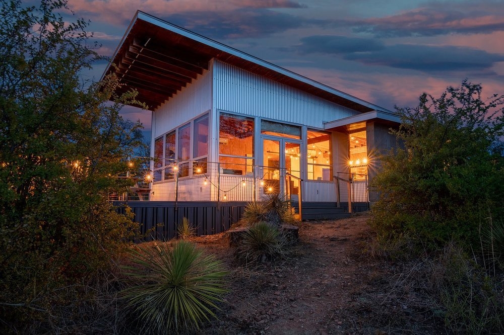 風景優美的Llano河邊聯手購地。