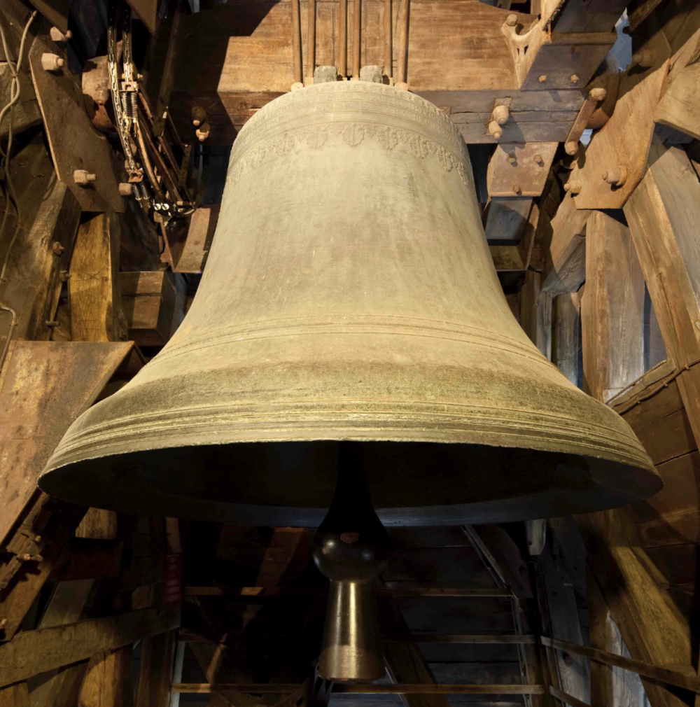 重達13噸的「艾曼紐」大鐘，正是《鐘樓怪人》中加西莫多曾經敲響的那一口