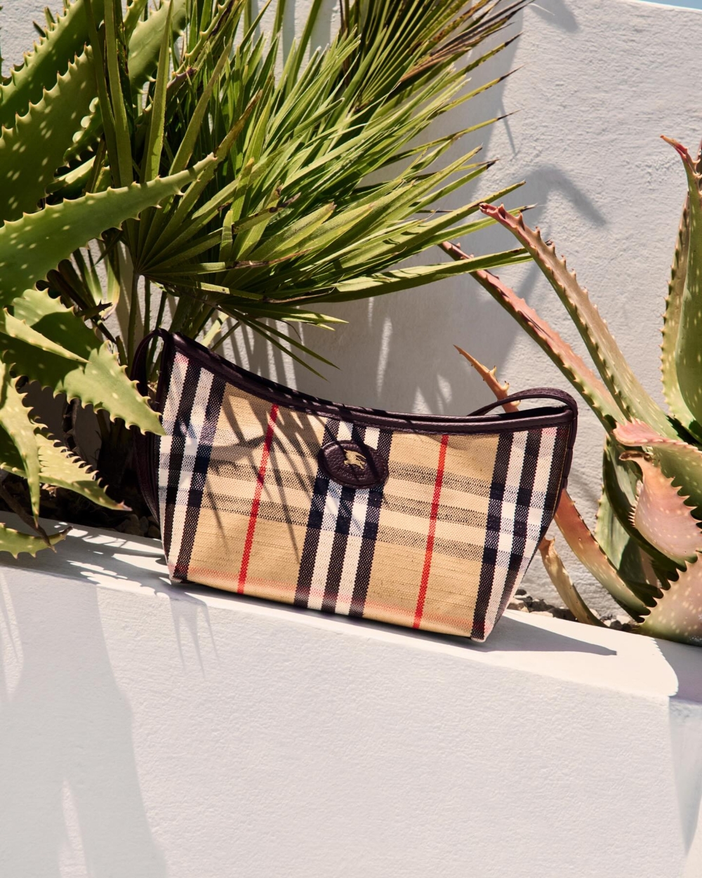 Burberry的風衣正式被軍方採用，成為英軍標配