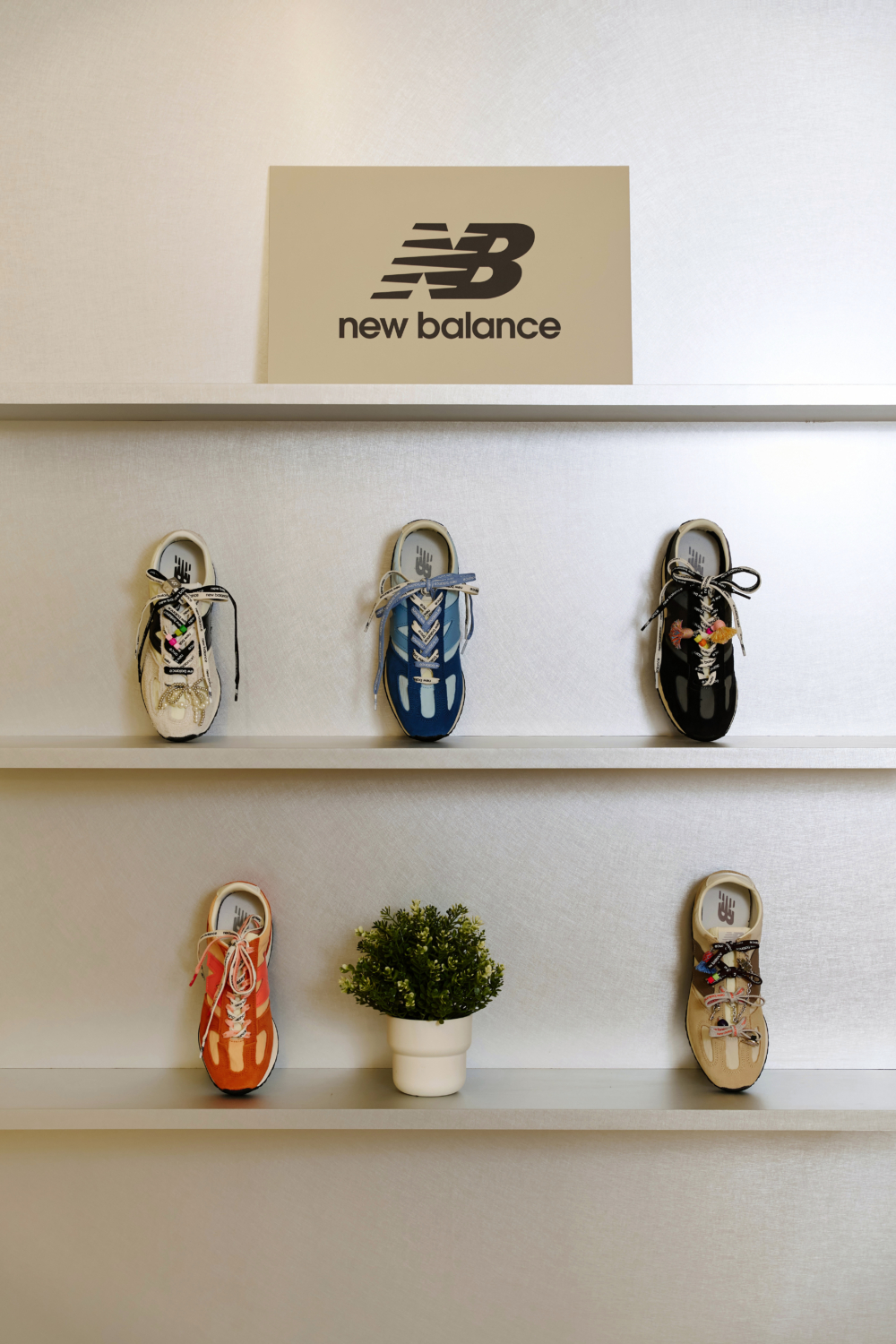 一系列造型鞋帶的教學，簡直像是為愛改造、愛個性、愛自己動手做的Z世代量身打造