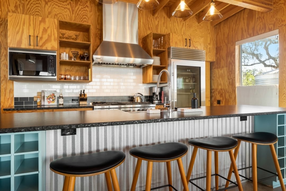 裡頭配置高級廚房，大家一起煮一桌美食。