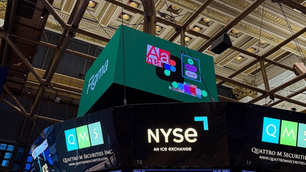 當 Figma 以每股 33 美元掛牌，整個市場直接炸開鍋──首日股價竟飆升 250%，高達 115.50 美元，市值瞬間突破 約 47 億美元，一路飆升至約 61–68 億美元 的峰值，這場表現震撼各界，刷新美國至少 30 年集資逾 10 億美元新股首日最大漲幅紀錄