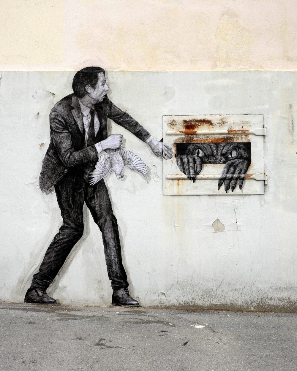 在沒有名人效應的情況下，這些作品的離場雖然悄然，但同樣讓人體會到街頭藝術稍縱即逝的命運。