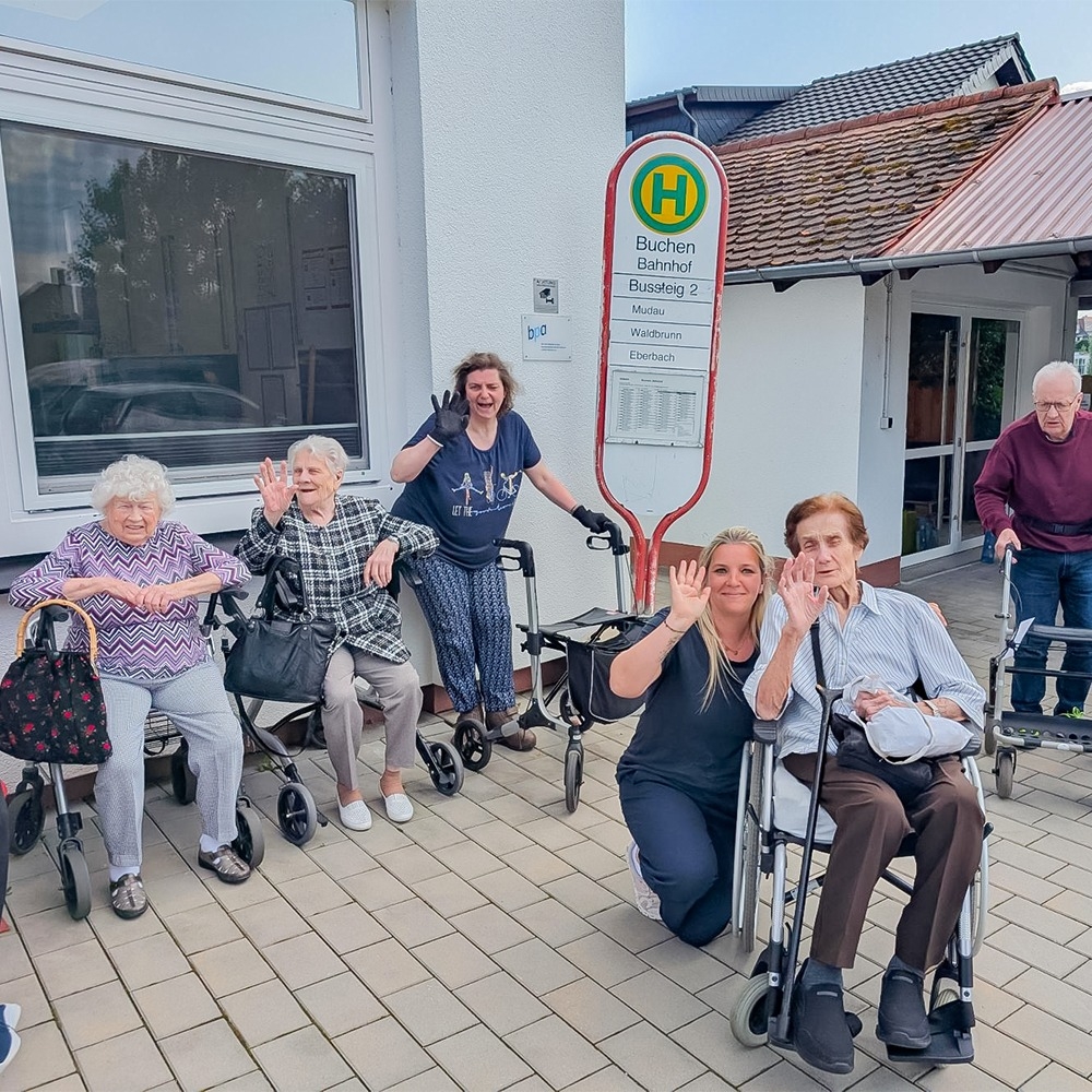 這些設施的投資並不菲,但機構管理者發現,相較於增加人力和醫療設備的成本,這種環境療法的性價比極高