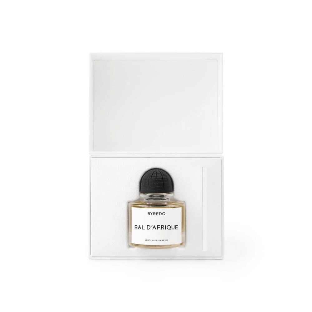 均採用日本傳統的燒杉技法（Yakisugi）作為靈感