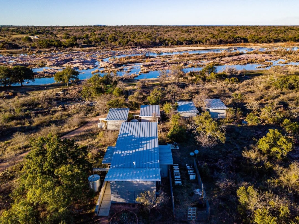 以約300萬美元出售，把它轉型為Airbnb聚落。